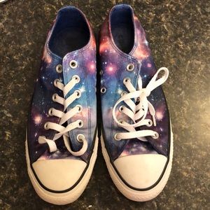 Size 8 galaxy print converse